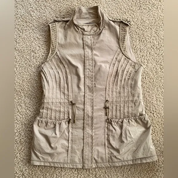 - Elie Tahari Angela Vest Beige X-Small