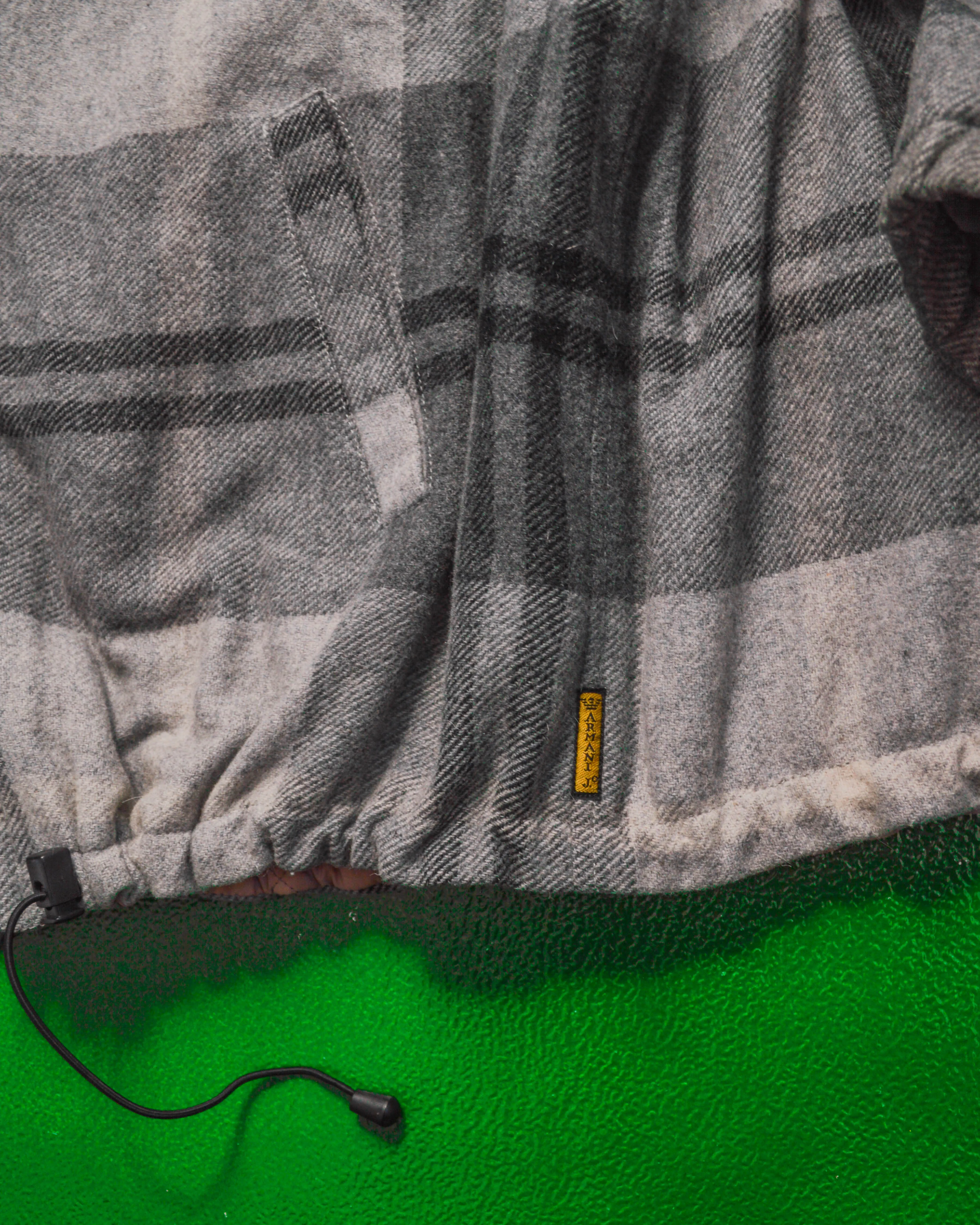 90s Wool/ Mohair Grey Scale Plaid Quilted Zip Up Jacket (M~L)