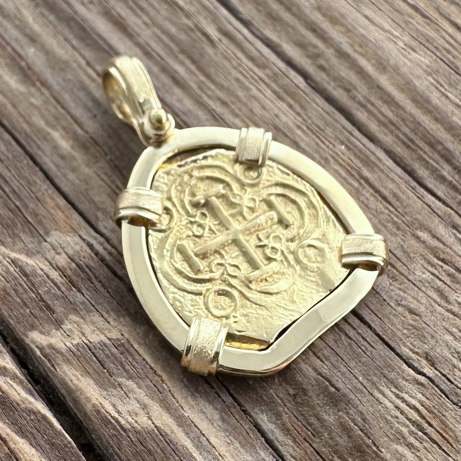Authentic Gold Coin Pendant in 18k, 2 Escudos #PC24-31993