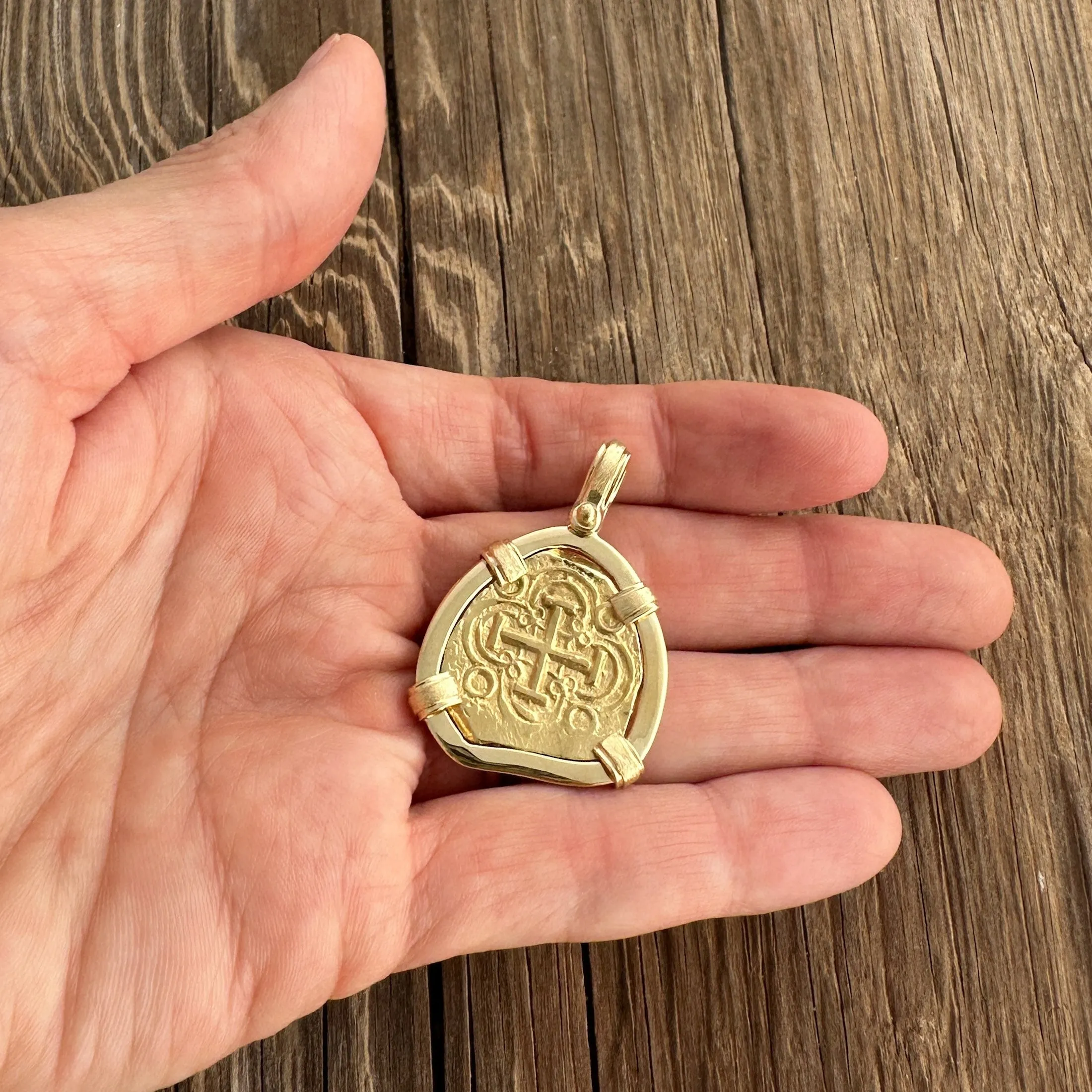 Authentic Gold Coin Pendant in 18k, 2 Escudos #PC24-31993