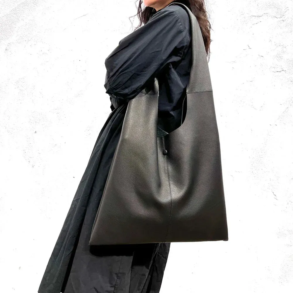 Classic Aura Essentials Bag Shoulder Bag for Women - Black - One Size