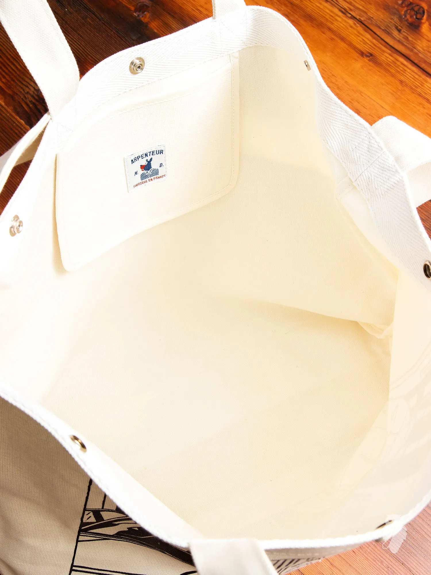 Graphique Tote Bag in City