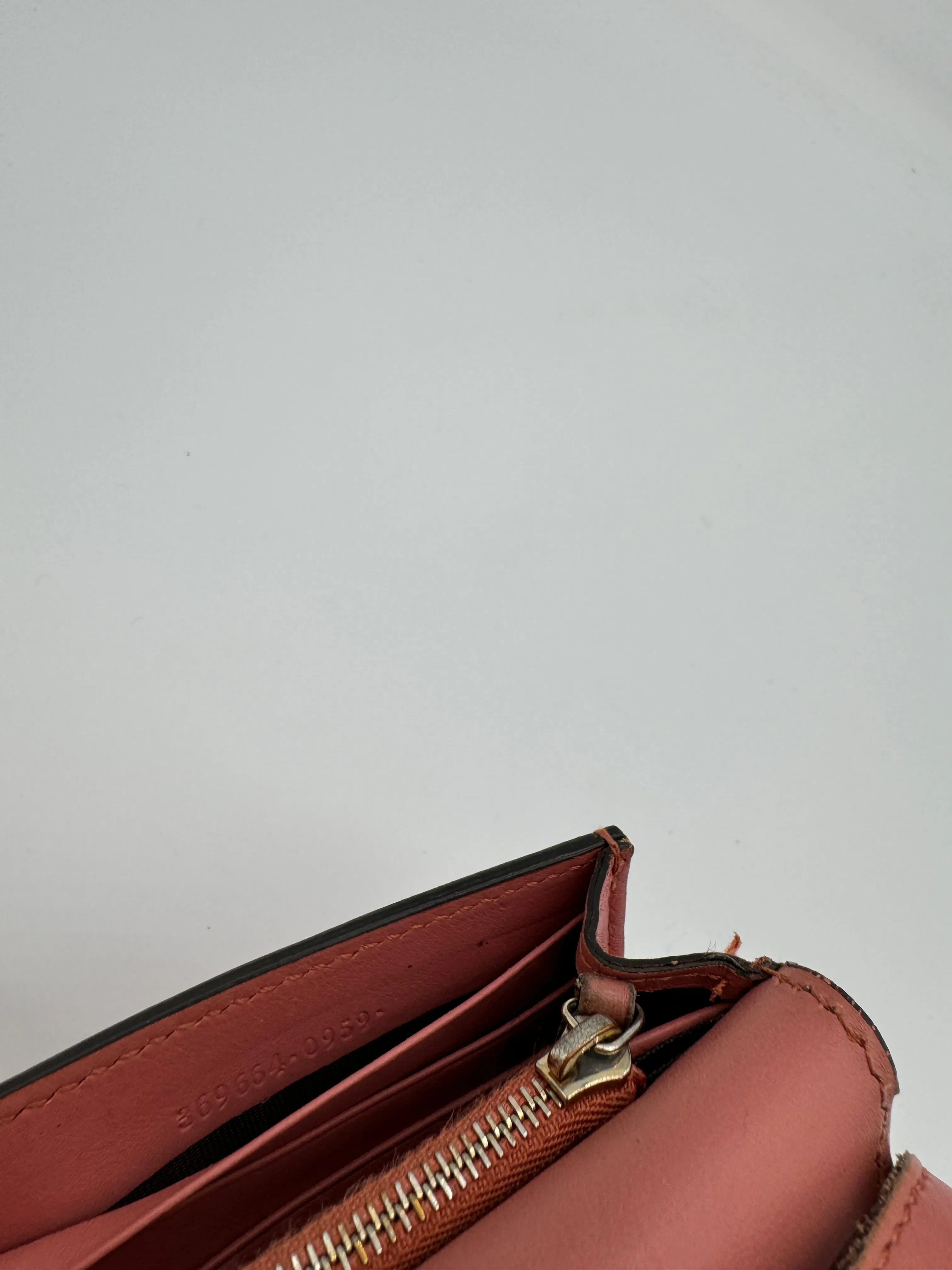 Gucci Wallet on Chain