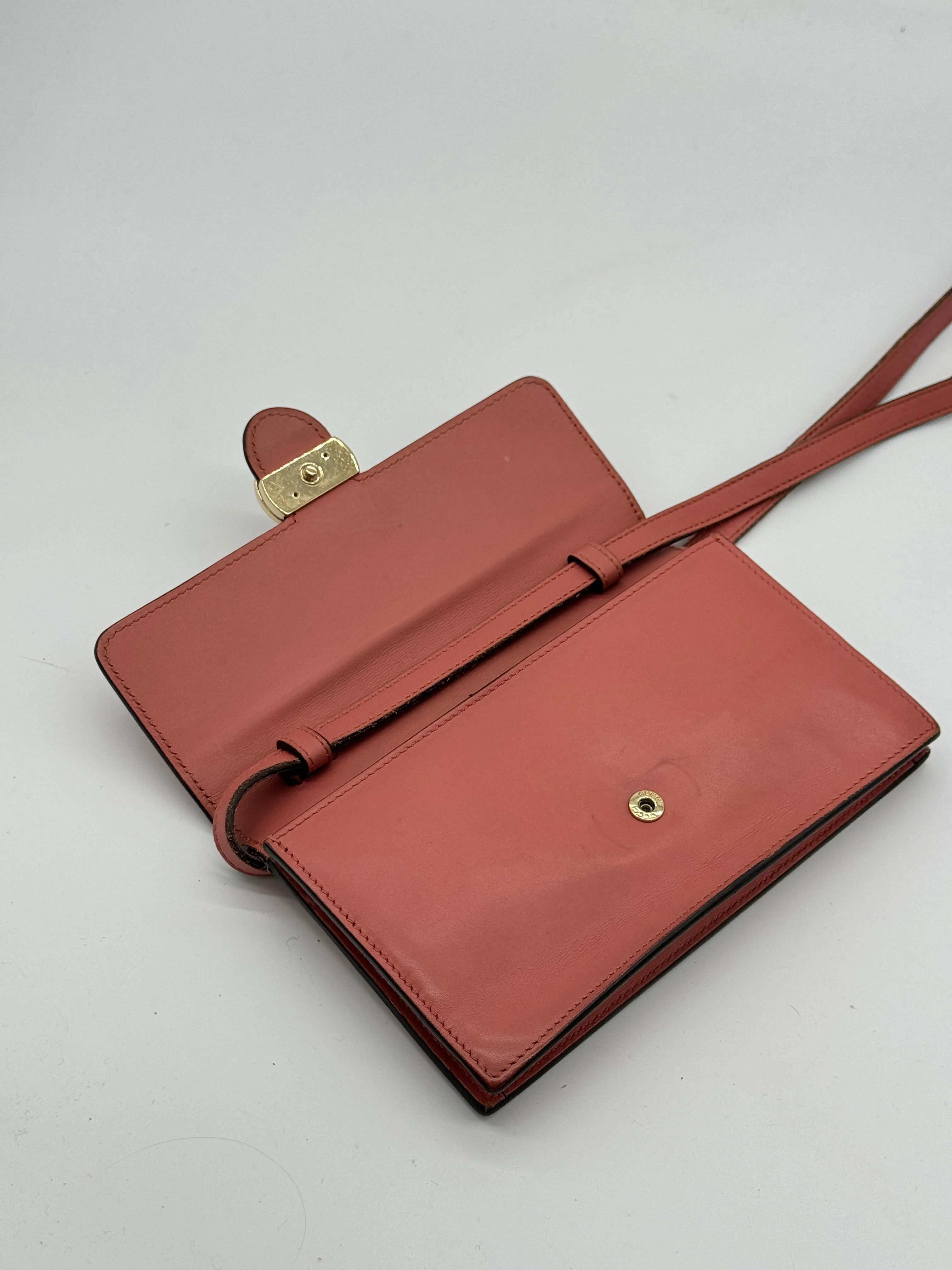 Gucci Wallet on Chain