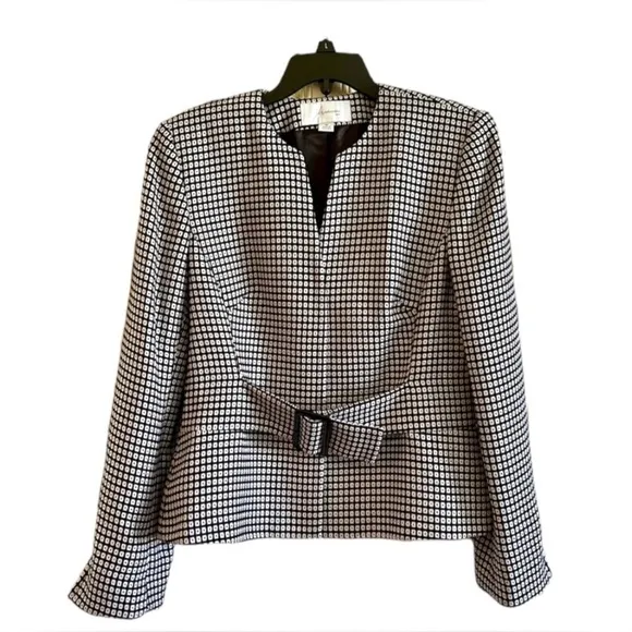JH COLLECTIBLES, WOMENS JACKET IN BLACK &amp; IVORY WITH BLACK SNAP FRONT. SIZE 10