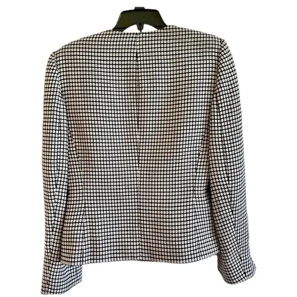 JH COLLECTIBLES, WOMENS JACKET IN BLACK &amp; IVORY WITH BLACK SNAP FRONT. SIZE 10