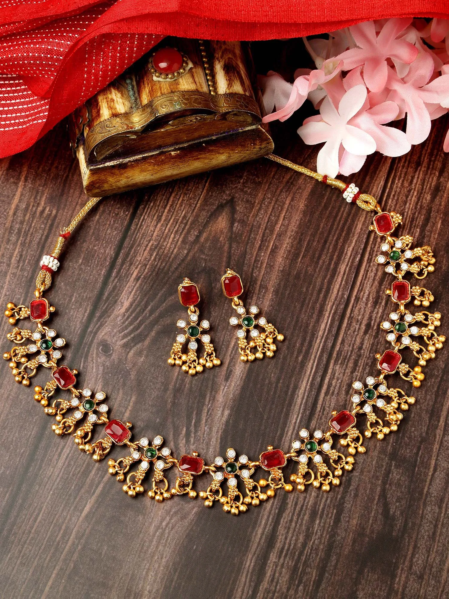 Karatcart Gold Plated Floral Design Choker Jewellery Set for Women