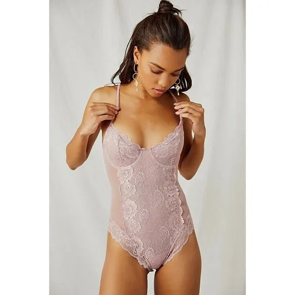 KAT THE LABEL Elodie Bodysuit Blush Pink Floral Lace Sexy Revolve XS NWT $79
