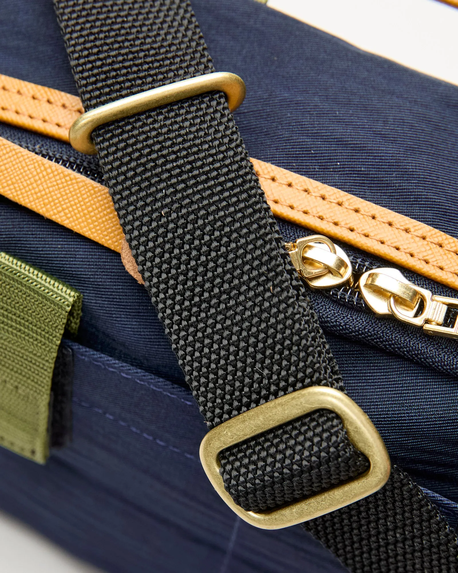 Link Shoulder Bag v2 in Navy