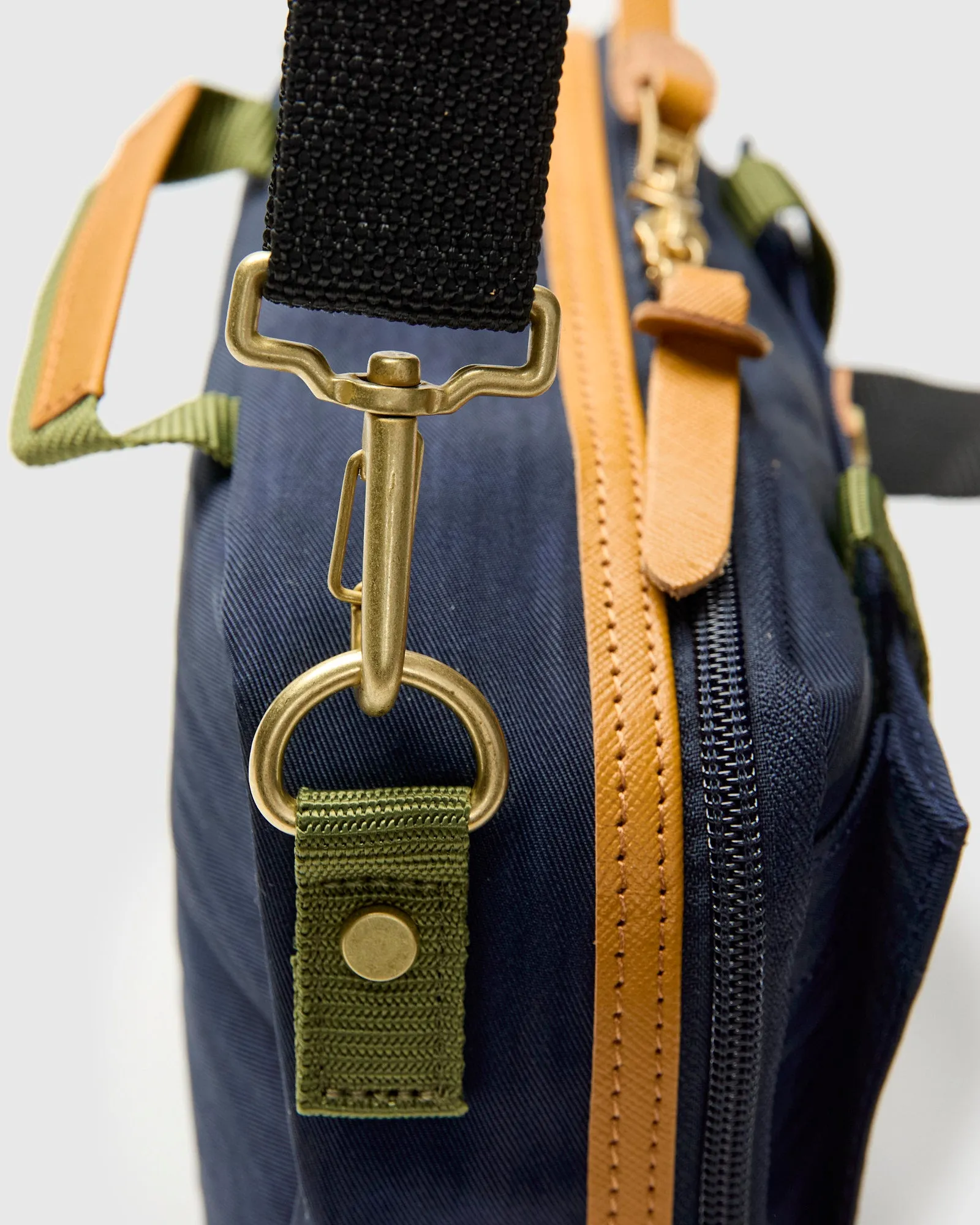 Link Shoulder Bag v2 in Navy
