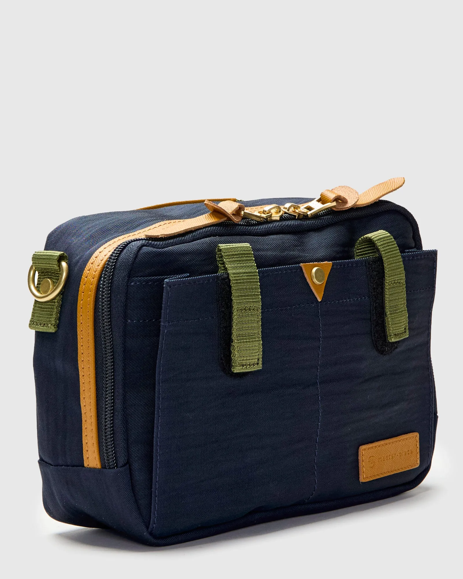 Link Shoulder Bag v2 in Navy
