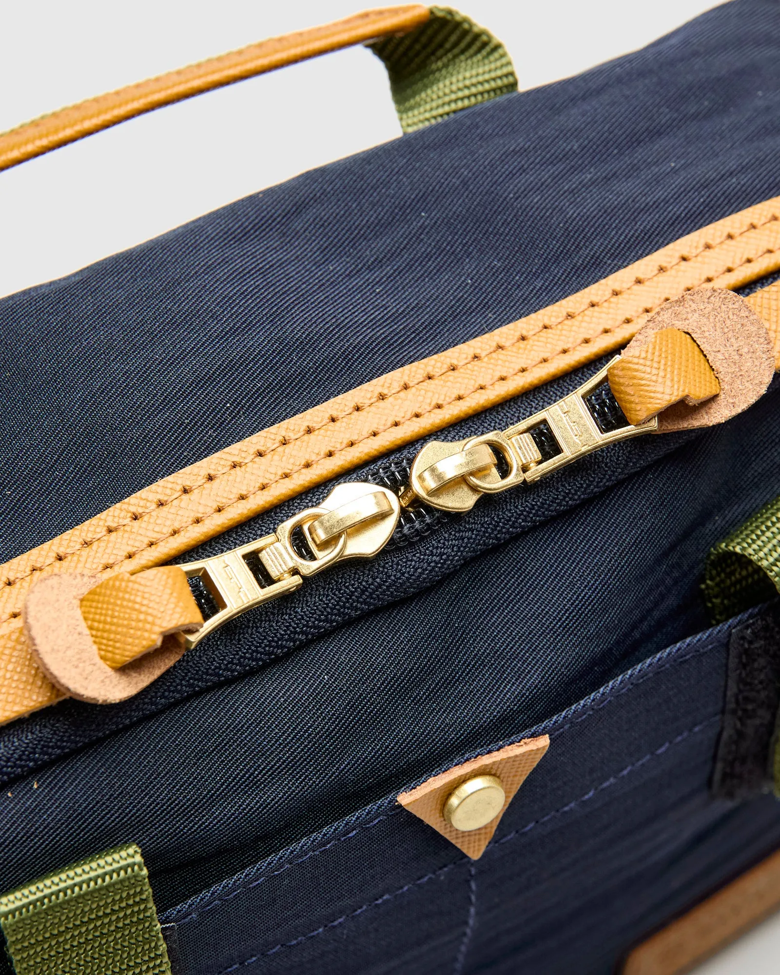 Link Shoulder Bag v2 in Navy