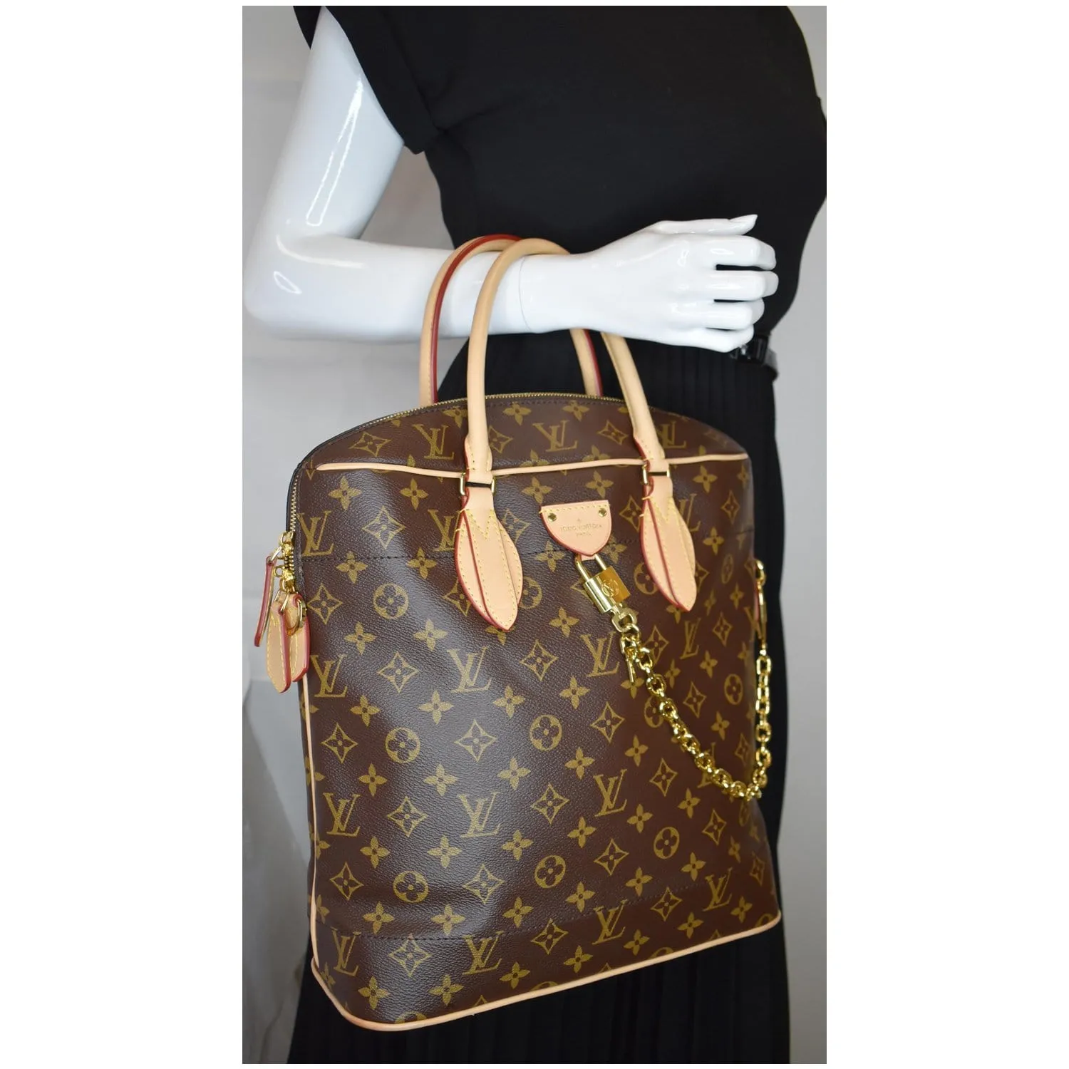 LOUIS VUITTON Carry All MM Monogram Canvas Shoulder Bag Brown