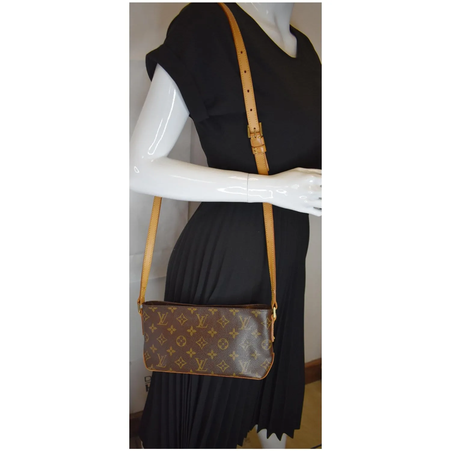 LOUIS VUITTON Trotteur Monogram Canvas Crossbody Bag Brown