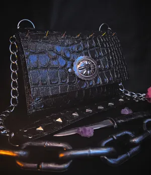Love me like a Reptile Shoulder/Clutch