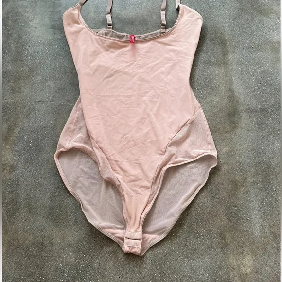 NWOT Spanx Cream Blush cami Thong Bodysuit two-tone XL / TG