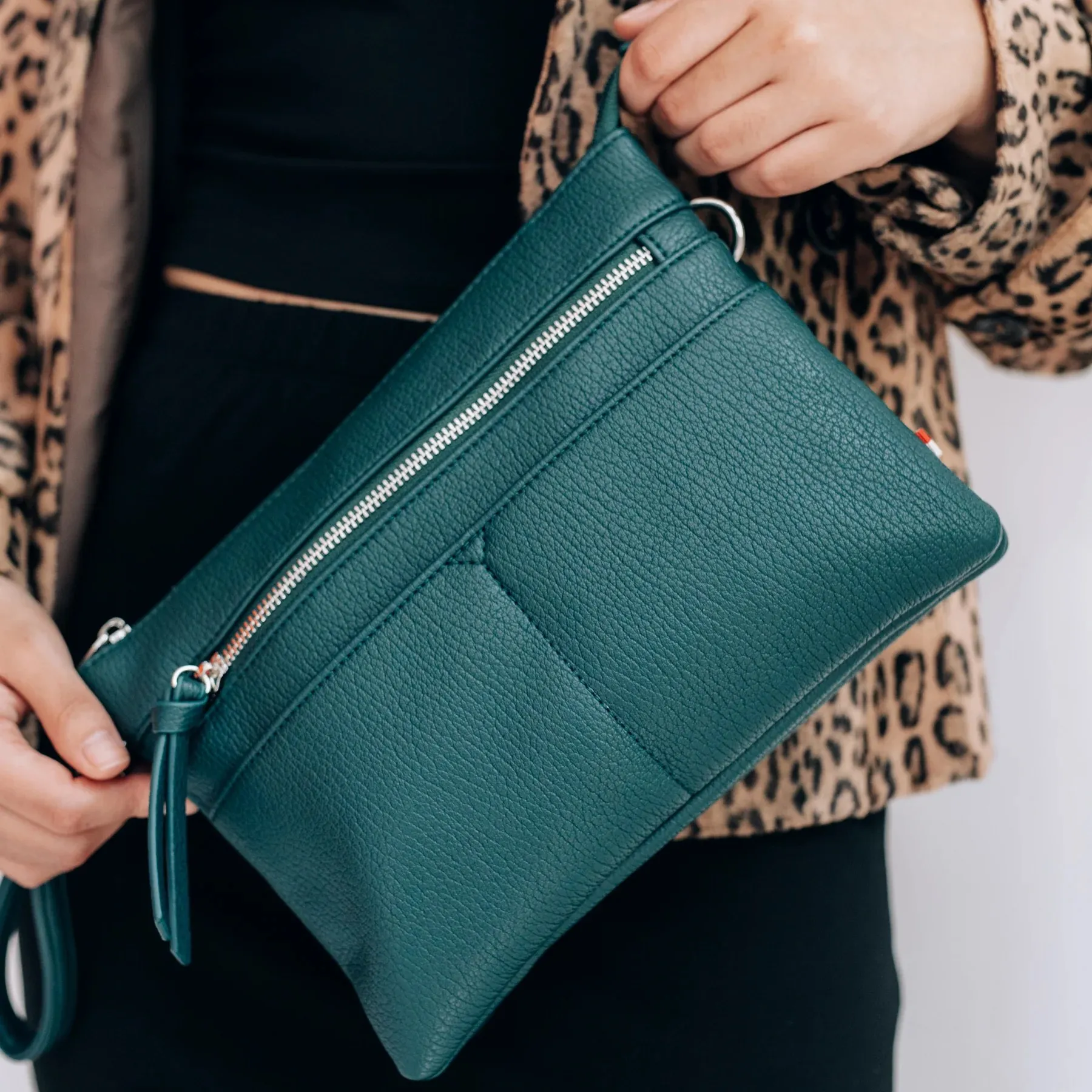 SARA CROSSBODY/CLUTCH - black or deep sea