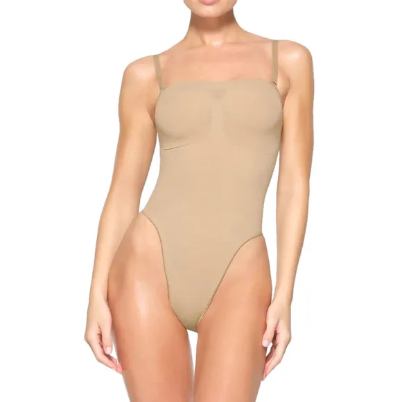 Skims XL SEAMLESS SCULPT STRAPLESS THONG BODYSUIT Clay