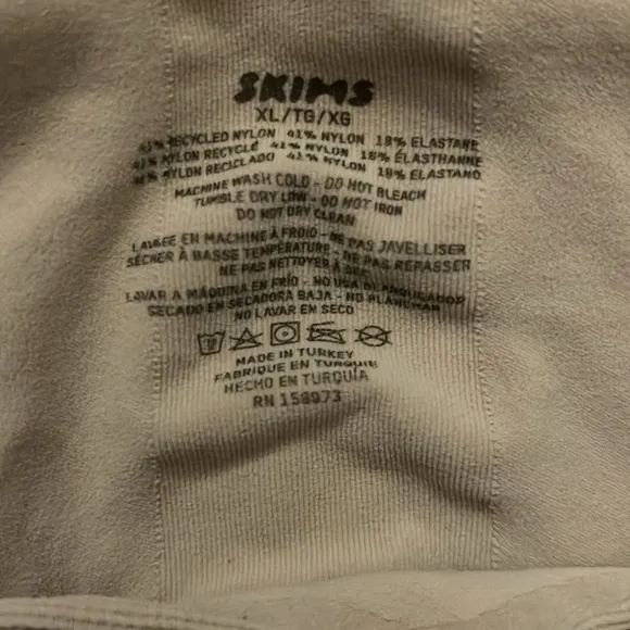 Skims XL SEAMLESS SCULPT STRAPLESS THONG BODYSUIT Clay
