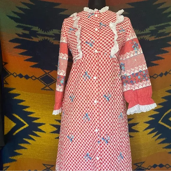 Vintage JR. Bazaar Union Made Quilted House Robe. Button up. Small. Pocket.