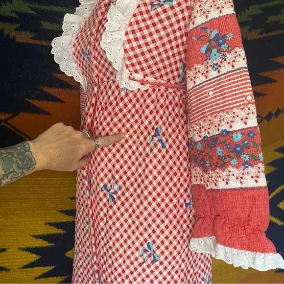 Vintage JR. Bazaar Union Made Quilted House Robe. Button up. Small. Pocket.