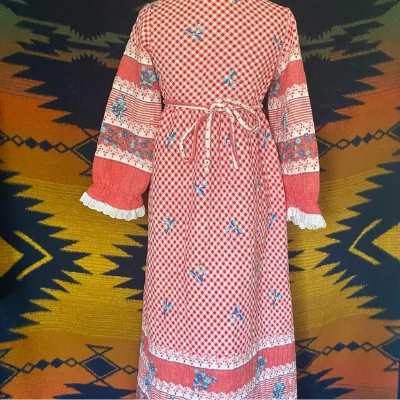 Vintage JR. Bazaar Union Made Quilted House Robe. Button up. Small. Pocket.