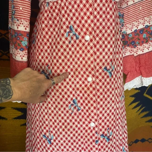 Vintage JR. Bazaar Union Made Quilted House Robe. Button up. Small. Pocket.