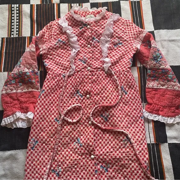 Vintage JR. Bazaar Union Made Quilted House Robe. Button up. Small. Pocket.