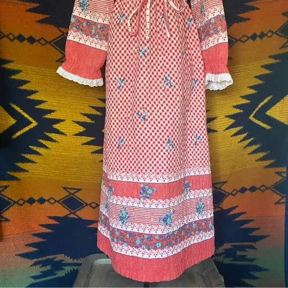 Vintage JR. Bazaar Union Made Quilted House Robe. Button up. Small. Pocket.